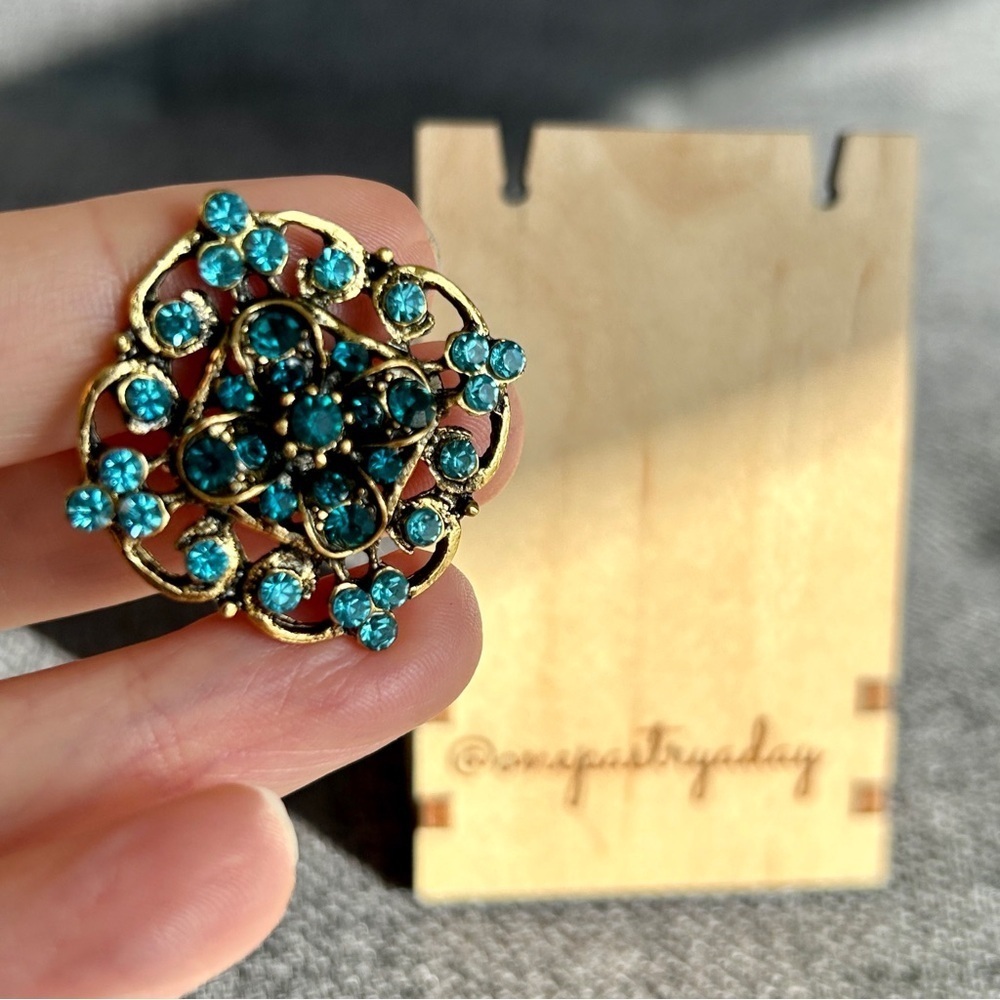 Austrian Crystal Rhinestone Fashion Brooch Pin, Blue, Aqua, Gold (DIAMOND) - Picture 15 of 15